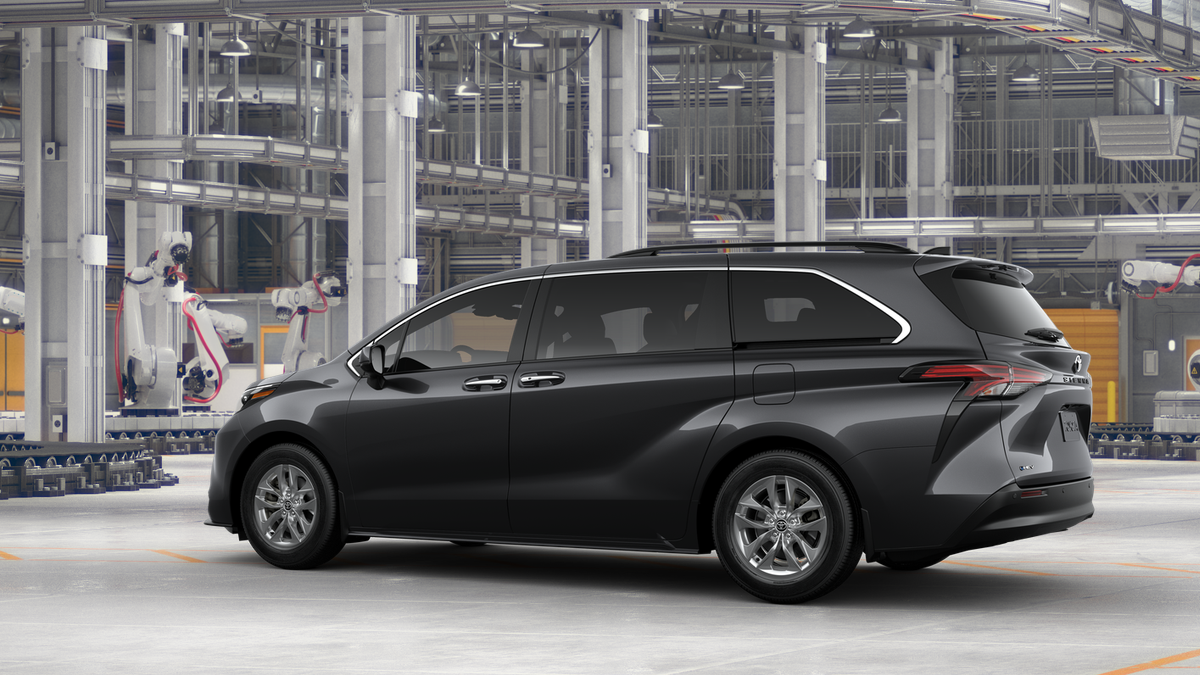 2025 Toyota Sienna XLE photo 7