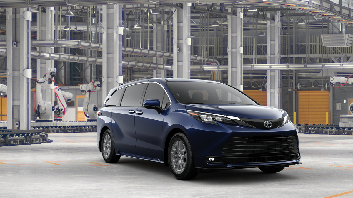 2025 Toyota Sienna XLE photo 17