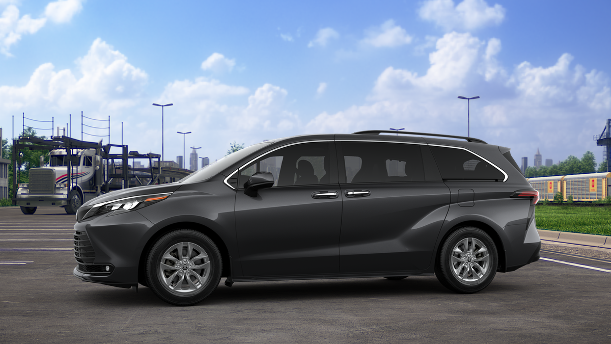 2025 Toyota Sienna XLE photo 8