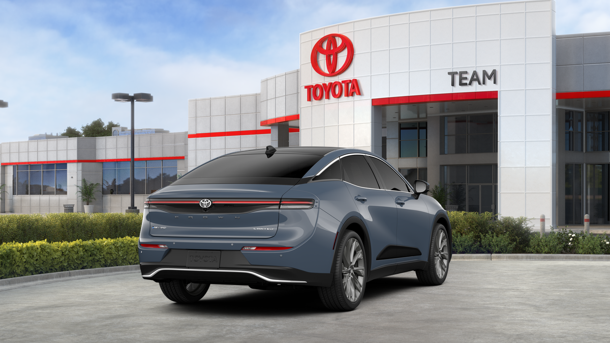 2026 Toyota Crown Limited - Photo 15