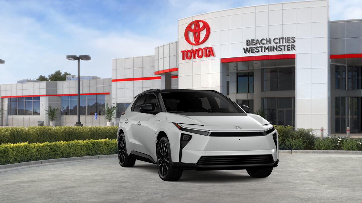 New 2026 Wind Chill Pearl with Midnight Black Metallic roof <sup>1</sup> Toyota  Limited image 19