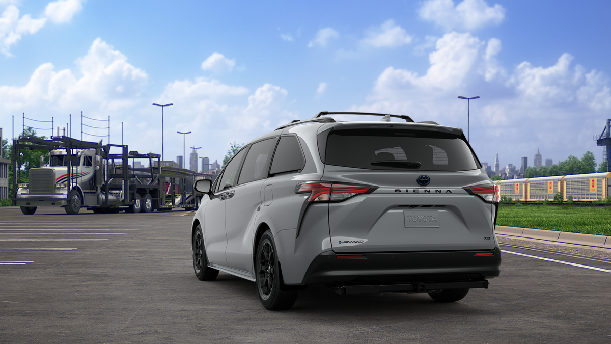 2025 Toyota Sienna XSE photo 7