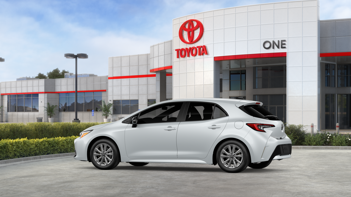 New 2027 Wind Chill Pearl <sup>1</sup> Toyota  SE image 7