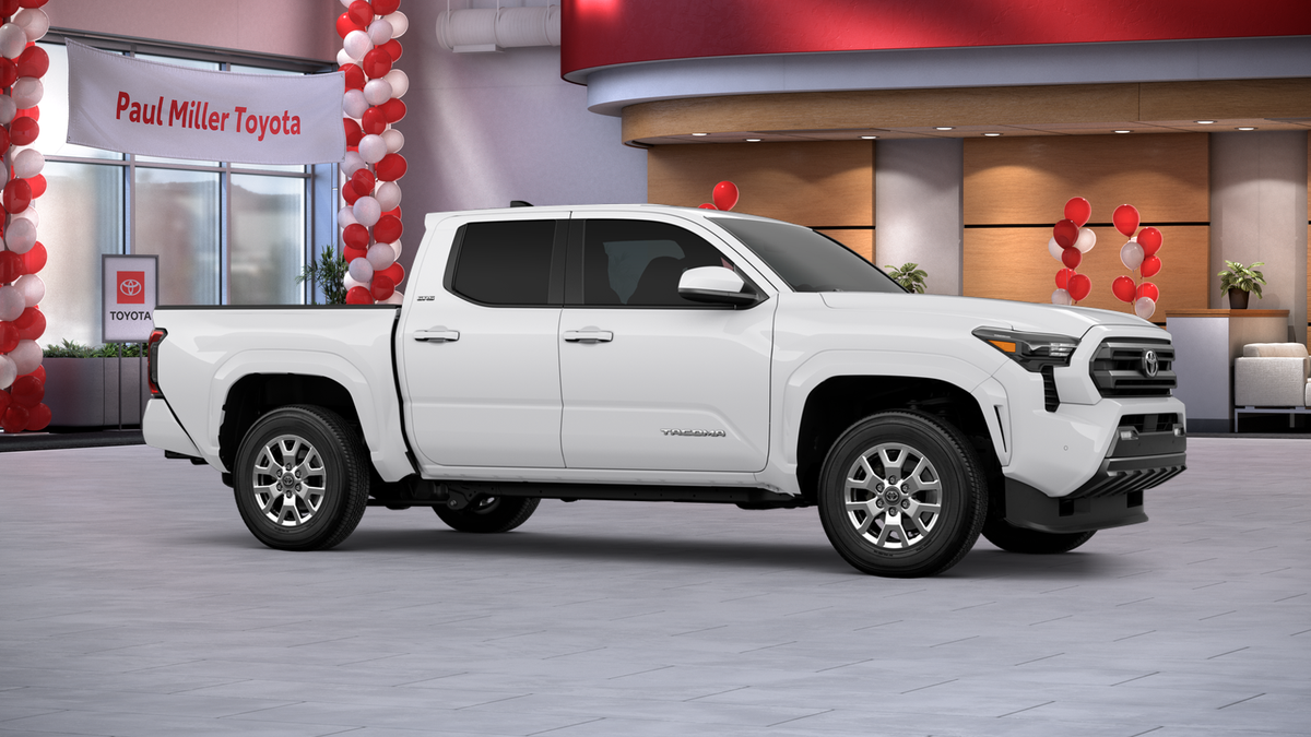 2025 Toyota Tacoma SR5 - Photo 16