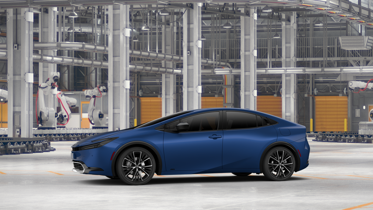 New 2027 Reservoir Blue Toyota  XLE AWD image 5