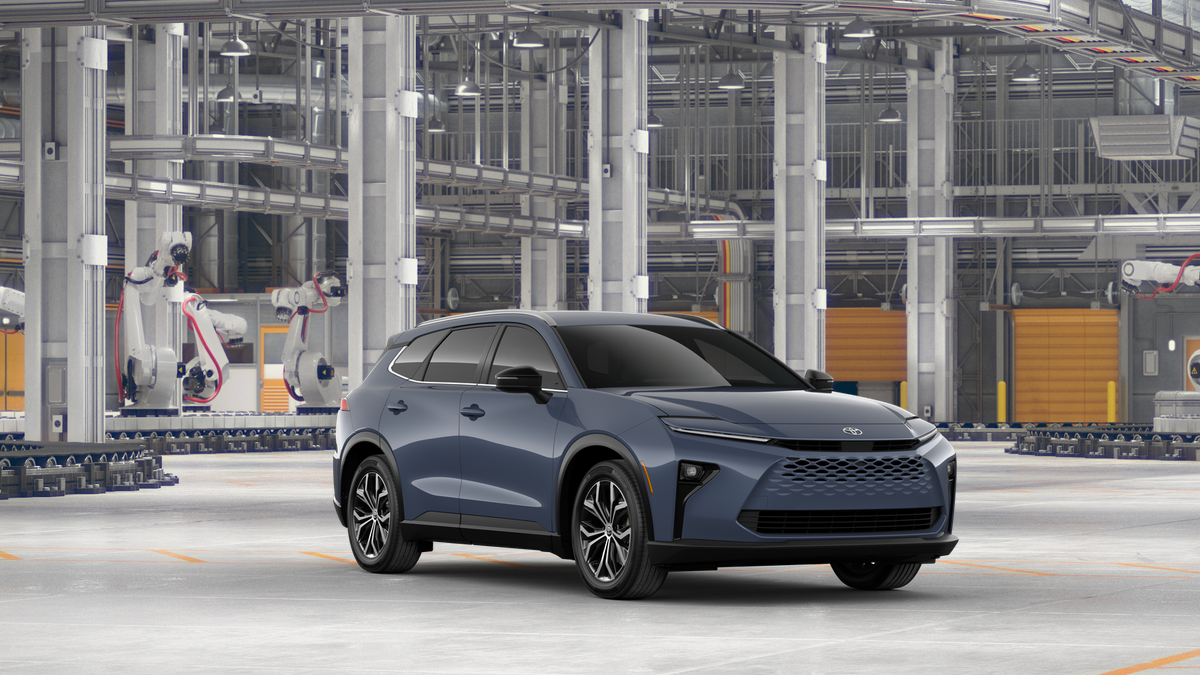2025 Toyota Crown Signia XLE photo 17