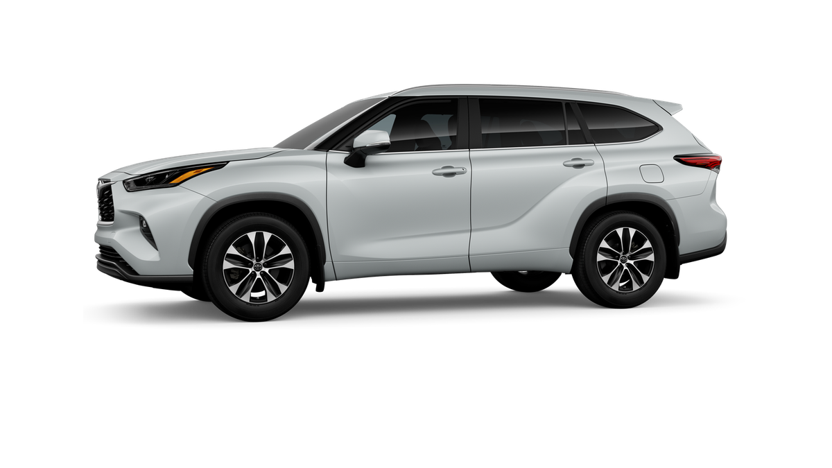 New Wind Chill Pearl [extra cost color] 2026 Toyota Highlander XLE