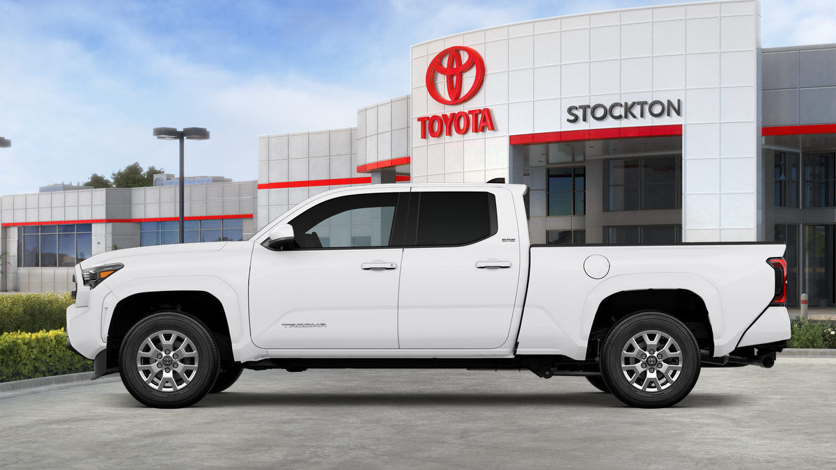 2025 Toyota Tacoma SR5 photo 4