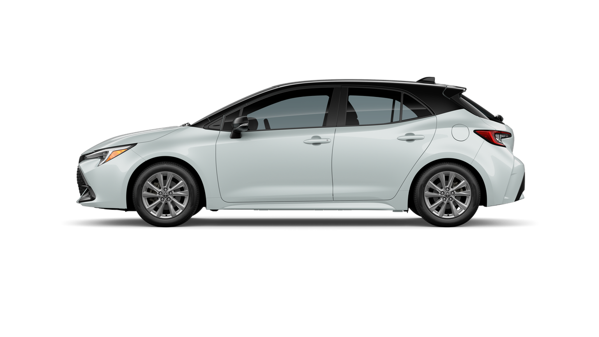 New 2026 Wind Chill Pearl with Midnight Black Metallic roof <sup>1</sup> Toyota  SE image 6