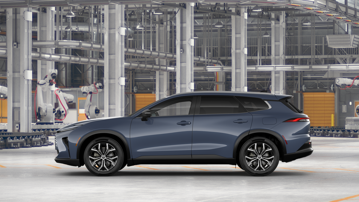 2025 Toyota Crown Signia XLE photo 4