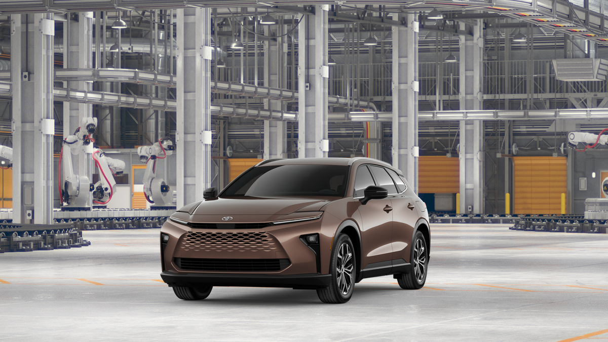 2026 Toyota Crown Signia XLE's photo