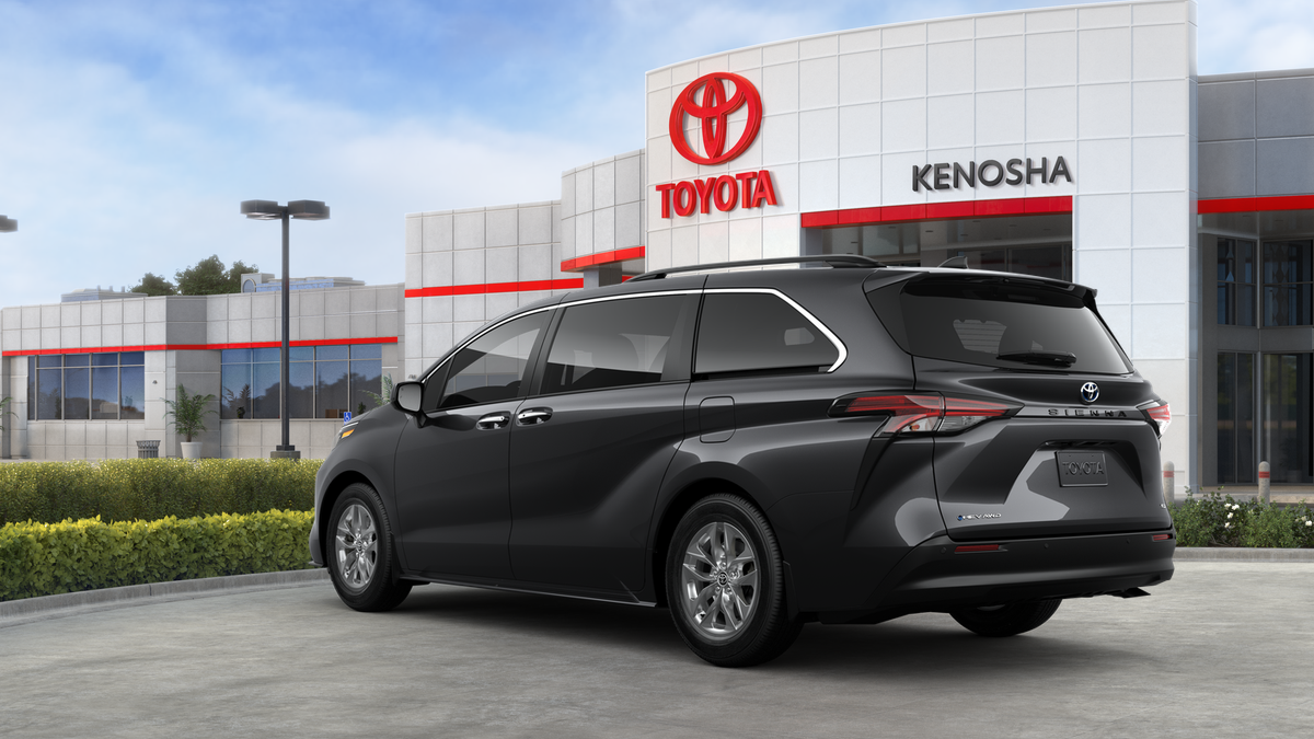 2025 Toyota Sienna XLE photo 6