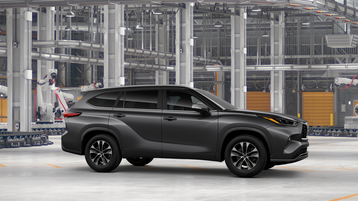 2025 Toyota Highlander XLE photo 13