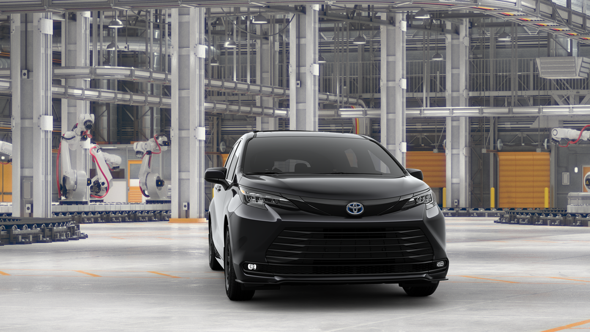 2025 Toyota Sienna Woodland Edition photo 18