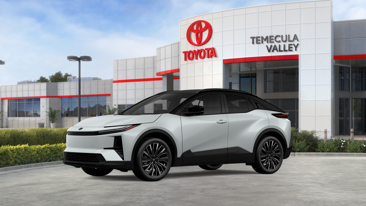 New 2026 Wind Chill Pearl with Midnight Black Metallic roof <sup>1</sup> Toyota  XSE image 3