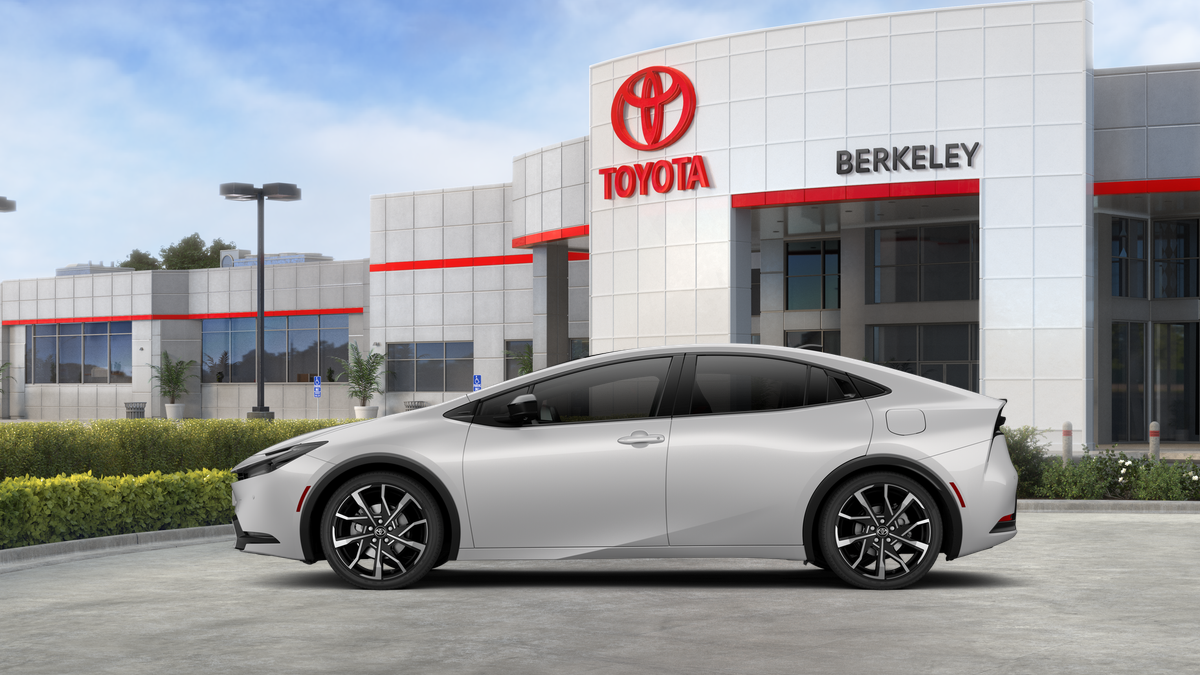 2026 Toyota Prius Plug-in Hybrid XSE Premium - Photo 6