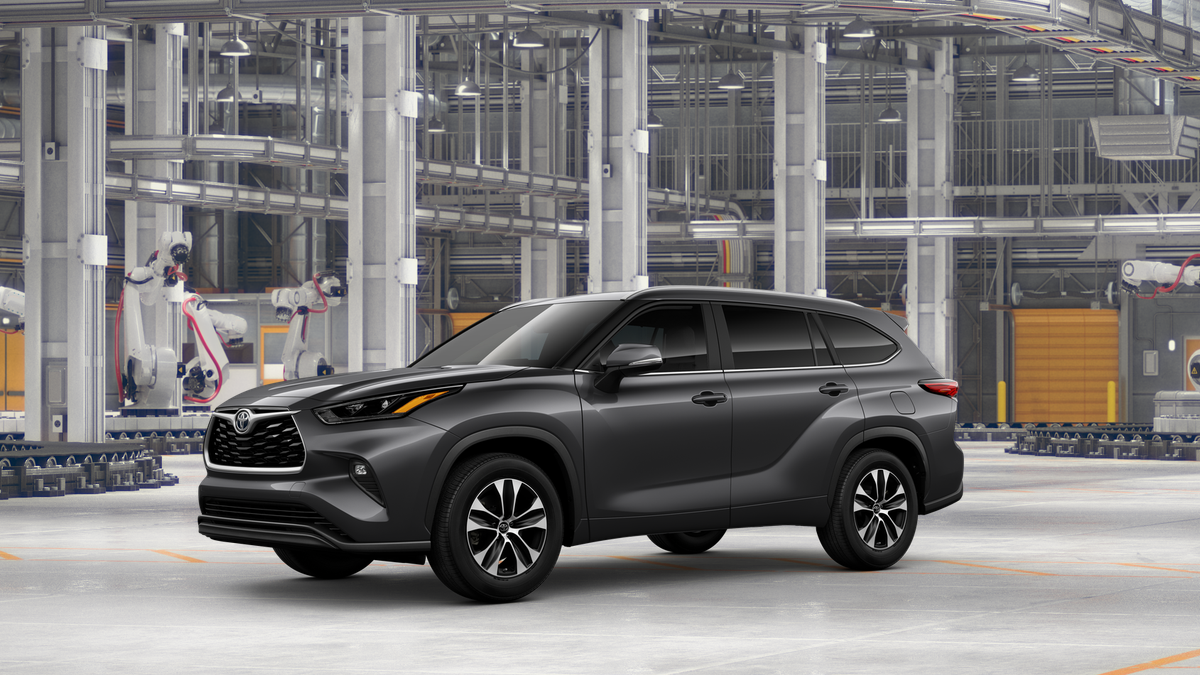 2025 Toyota Highlander XLE photo 2