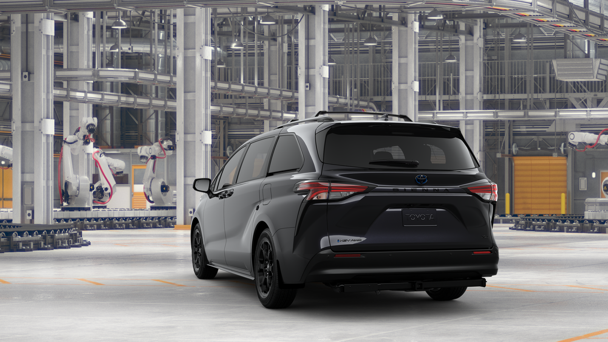 2025 Toyota Sienna Woodland Edition photo 9