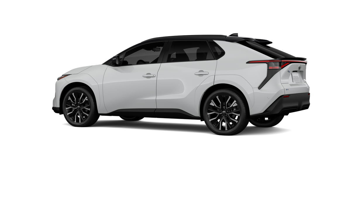 New 2027 Wind Chill Pearl with Midnight Black Metallic roof <sup>1</sup> Toyota  Limited image 21
