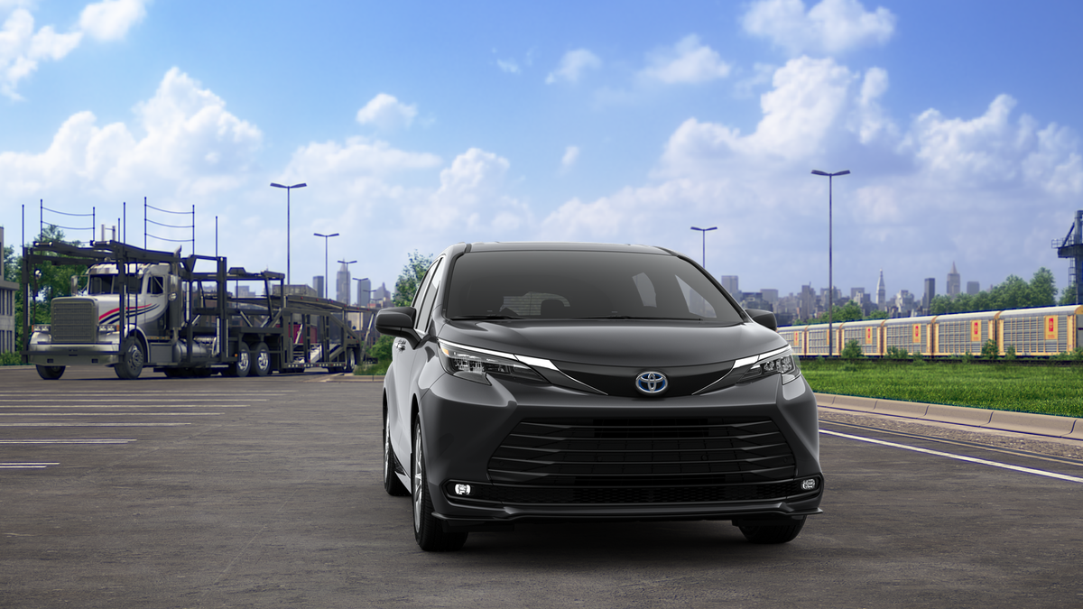 2025 Toyota Sienna XLE photo 16