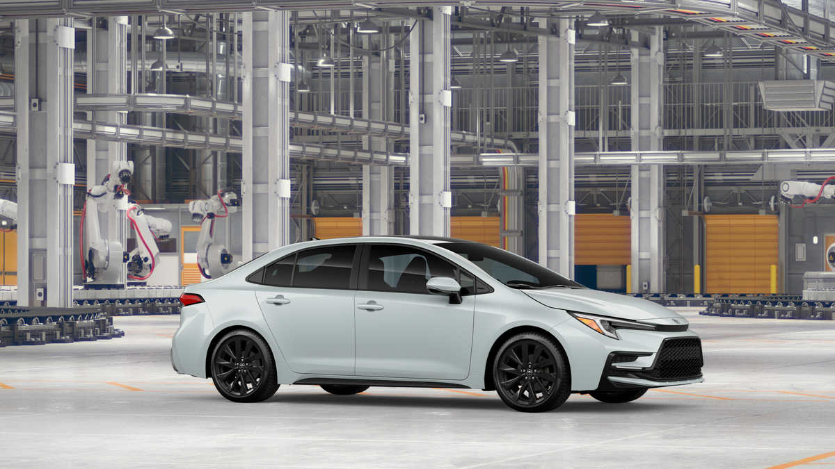 New 2026 Wind Chill Pearl with Midnight Black Metallic roof <sup>1</sup> Toyota  SE image 15