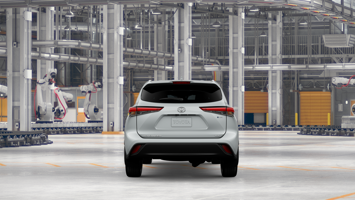 New Wind Chill Pearl [extra cost color] 2026 Toyota Highlander XLE
