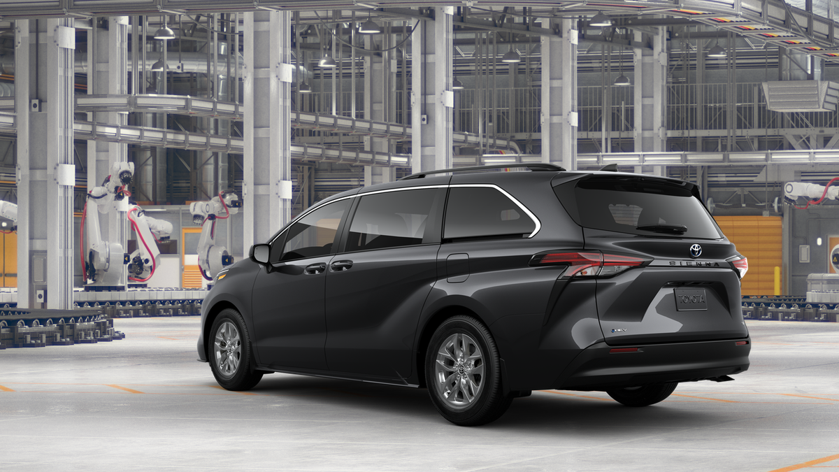 2025 Toyota Sienna LE photo 8