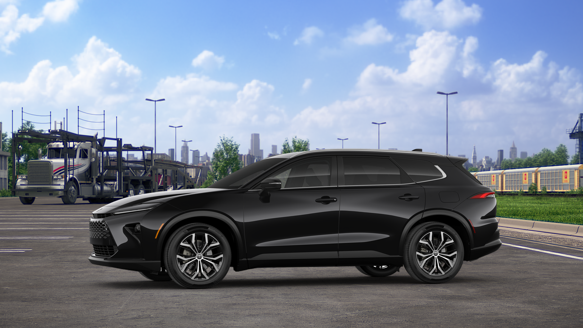 2025 Toyota Crown Signia XLE photo 3