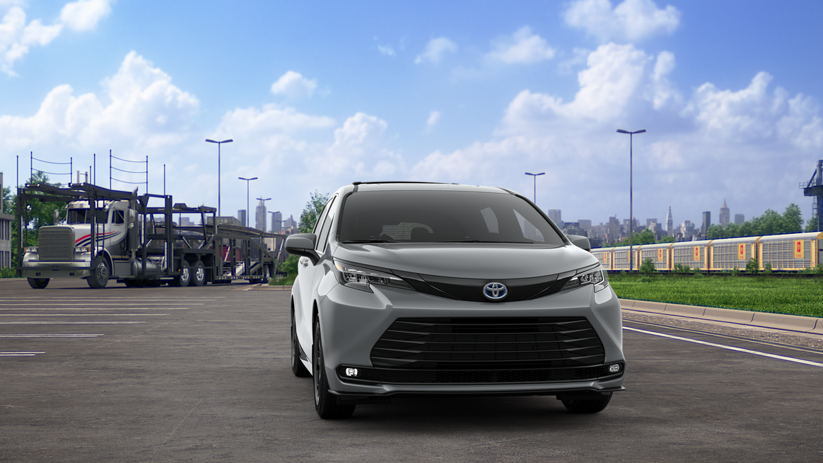 2025 Toyota Sienna XSE photo 16