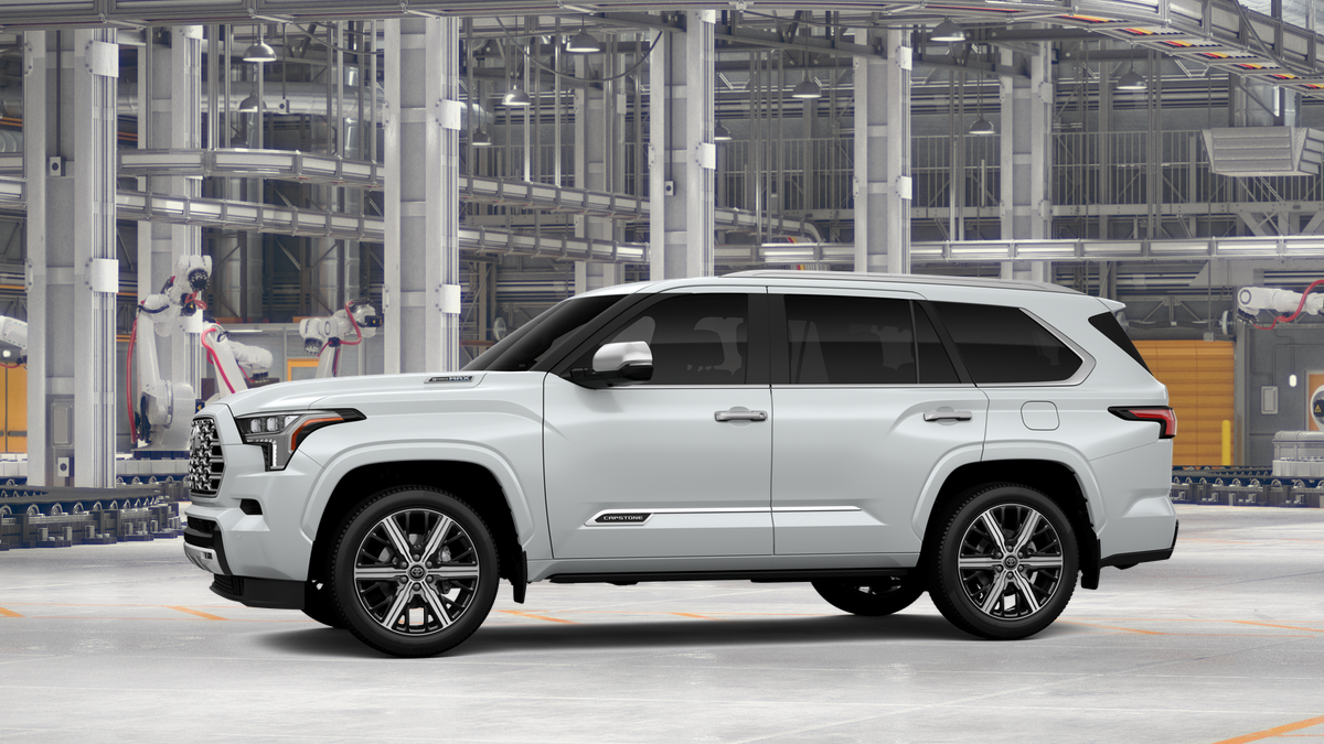 New 2026 Wind Chill Pearl <sup>1</sup> Toyota  Capstone image 5