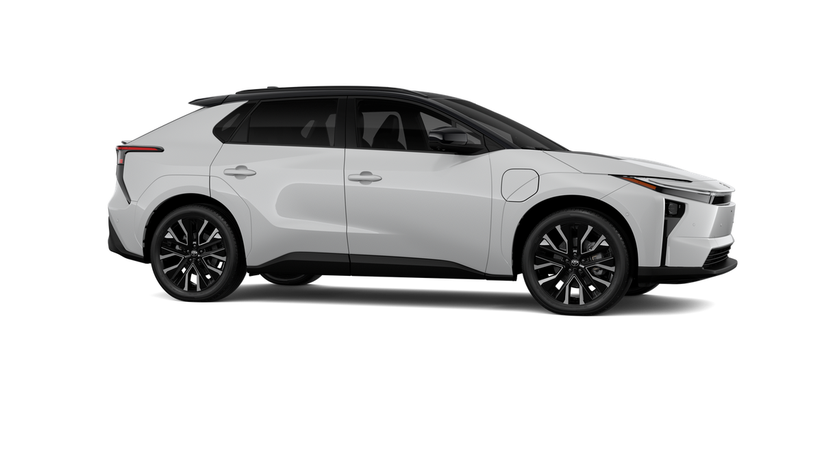 New 2027 Wind Chill Pearl with Midnight Black Metallic roof <sup>1</sup> Toyota  Limited image 15