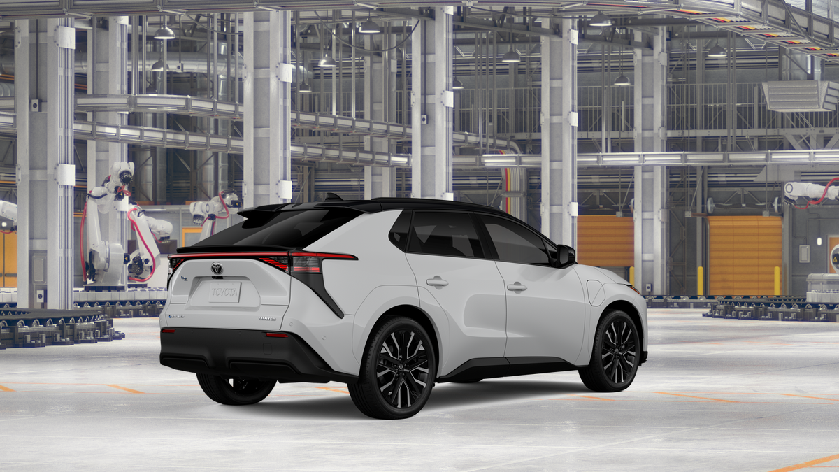 New 2026 Wind Chill Pearl with Midnight Black Metallic roof <sup>1</sup> Toyota  Limited image 12