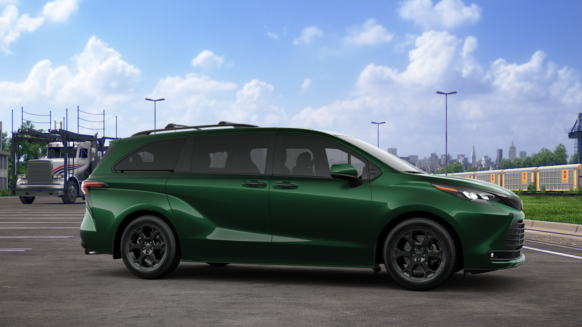 2025 Toyota Sienna Woodland Edition photo 11