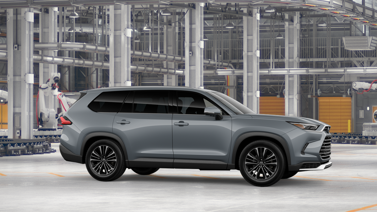 2026 Toyota Highlander Hybrid Platinum photo 13