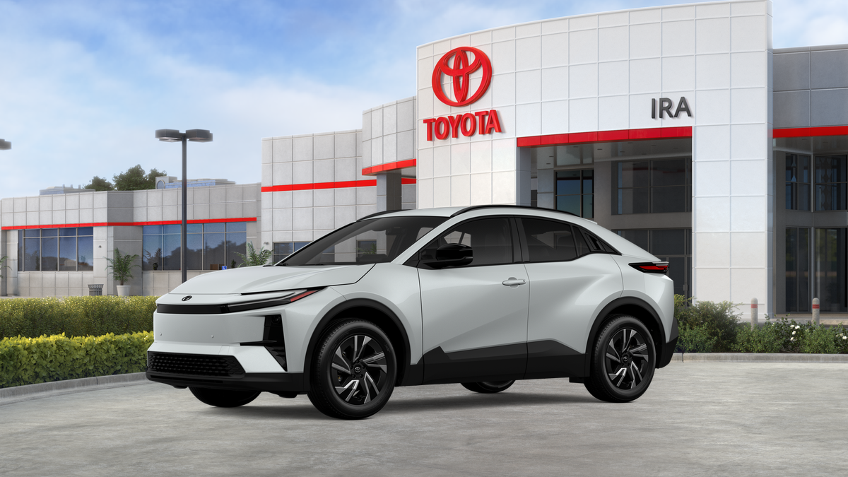 New 2026 Wind Chill Pearl <sup>1</sup> Toyota  SE image 3