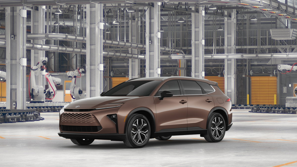 2025 Toyota Crown Signia XLE photo 2