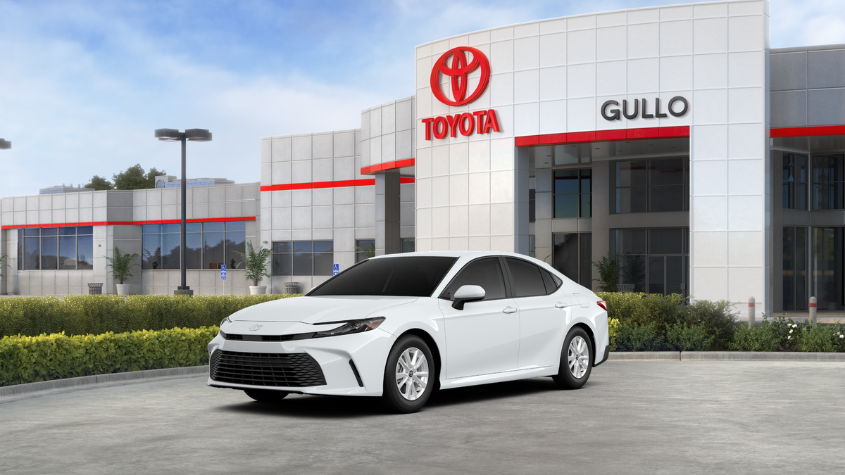 Ice Cap 2027 Toyota Camry Sedan Front-Wheel Drive 