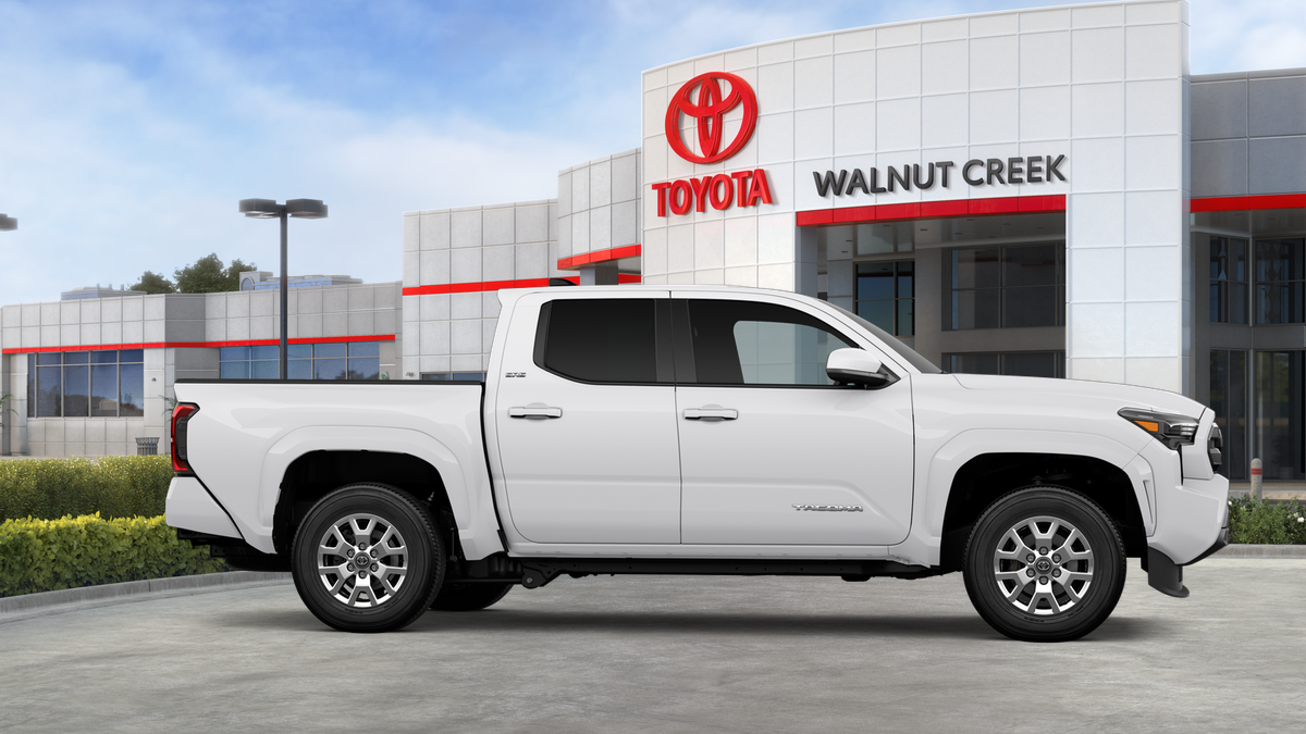 2025 Toyota Tacoma SR5 - Photo 15
