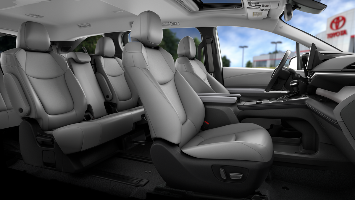 2025 Toyota Sienna XLE photo 31