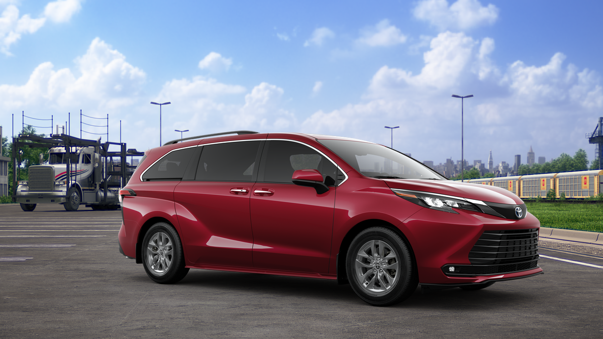 2025 Toyota Sienna XLE photo 14