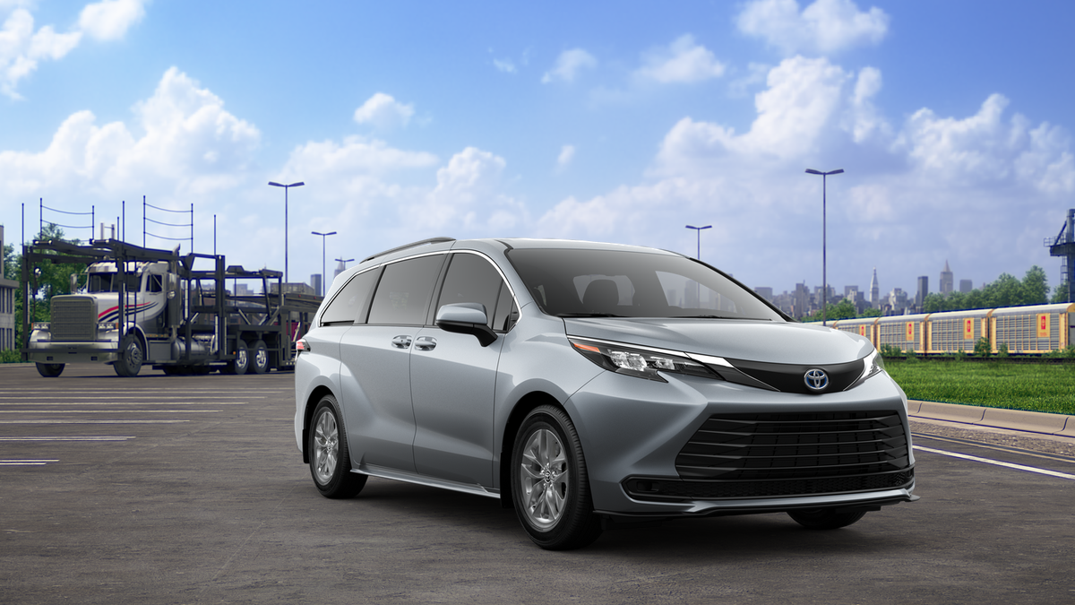2025 Toyota Sienna LE photo 17