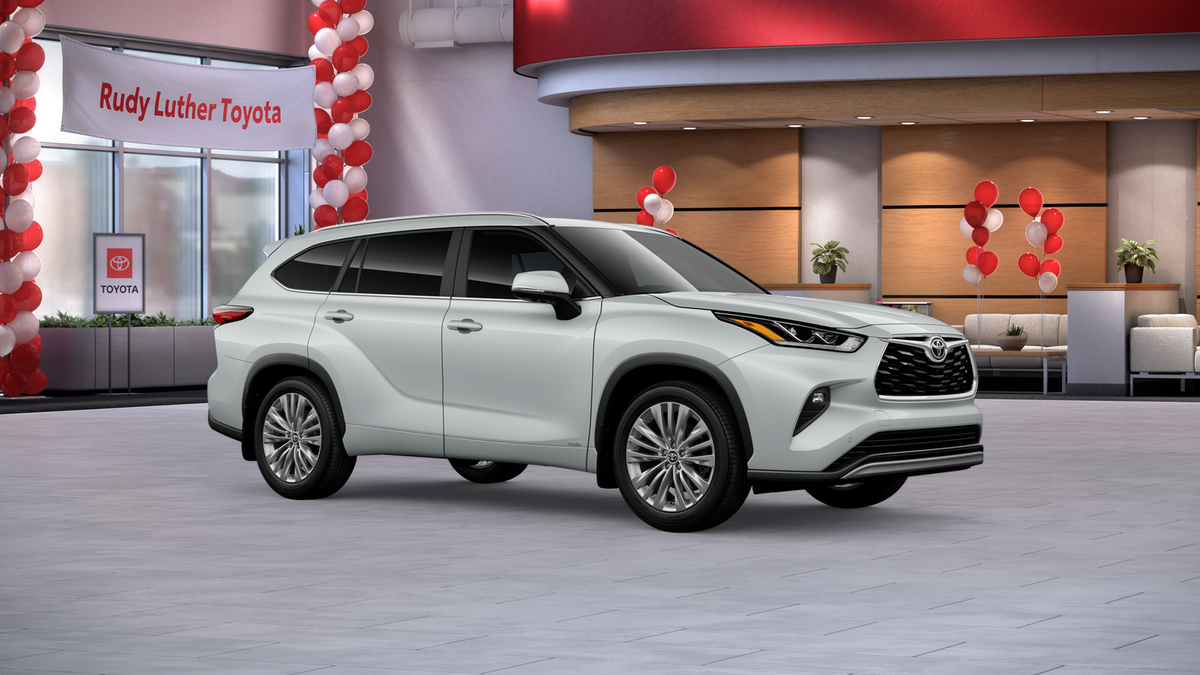 New 2026 Wind Chill Pearl <sup>1</sup> Toyota  Platinum image 16