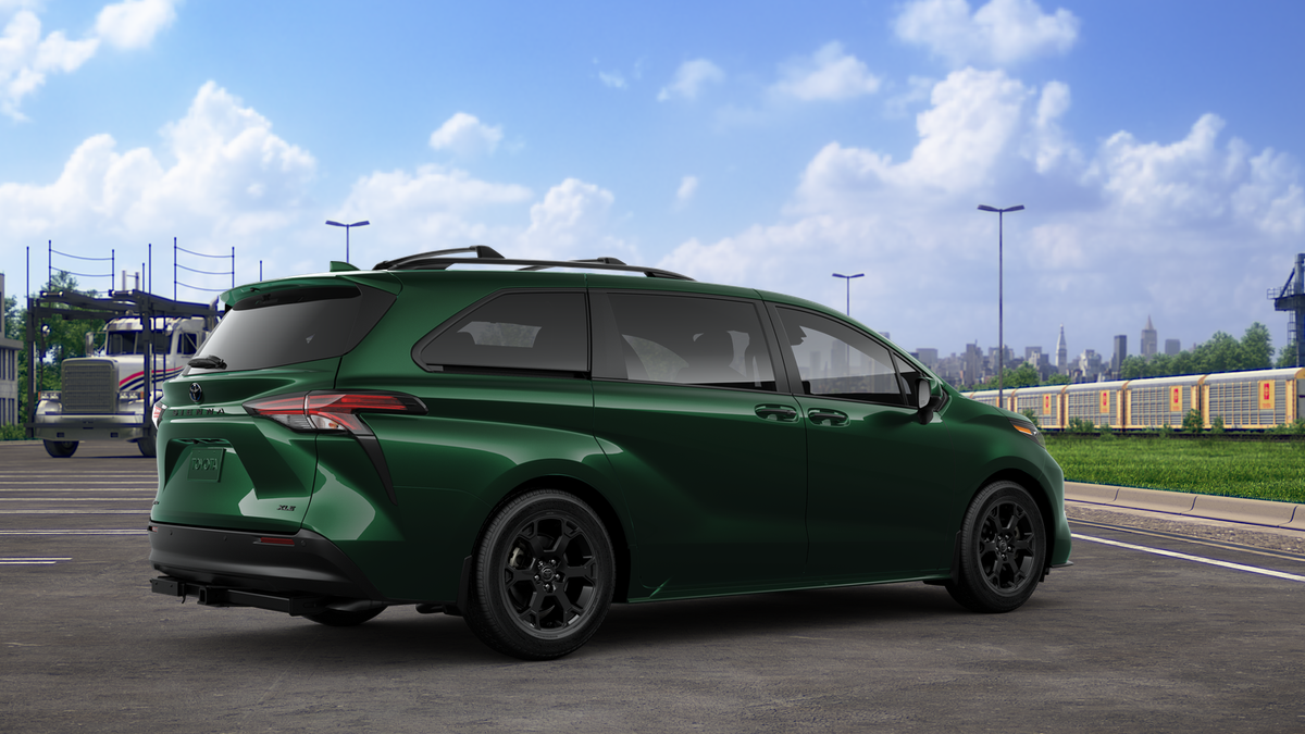 2025 Toyota Sienna Woodland Edition photo 9