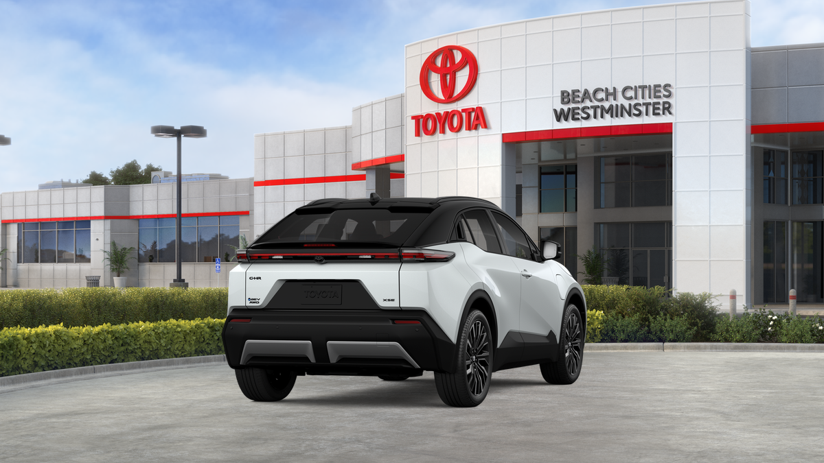 New 2026 Wind Chill Pearl with Midnight Black Metallic roof <sup>1</sup> Toyota  XSE image 12