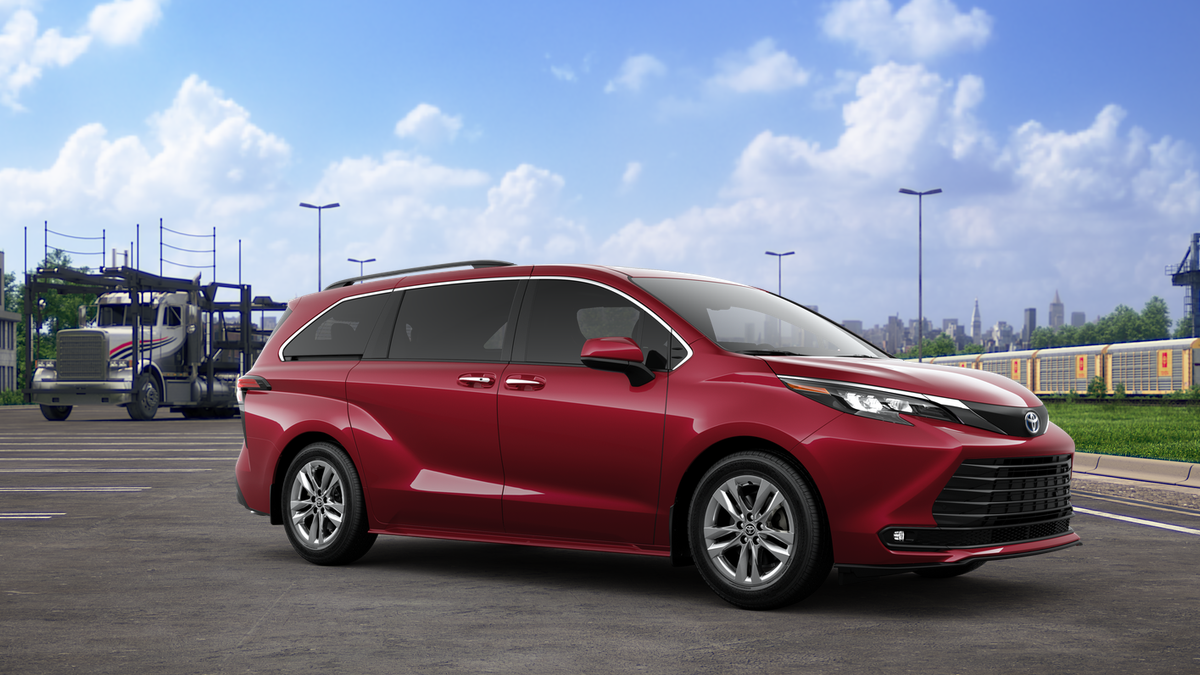 2025 Toyota Sienna XLE photo 14