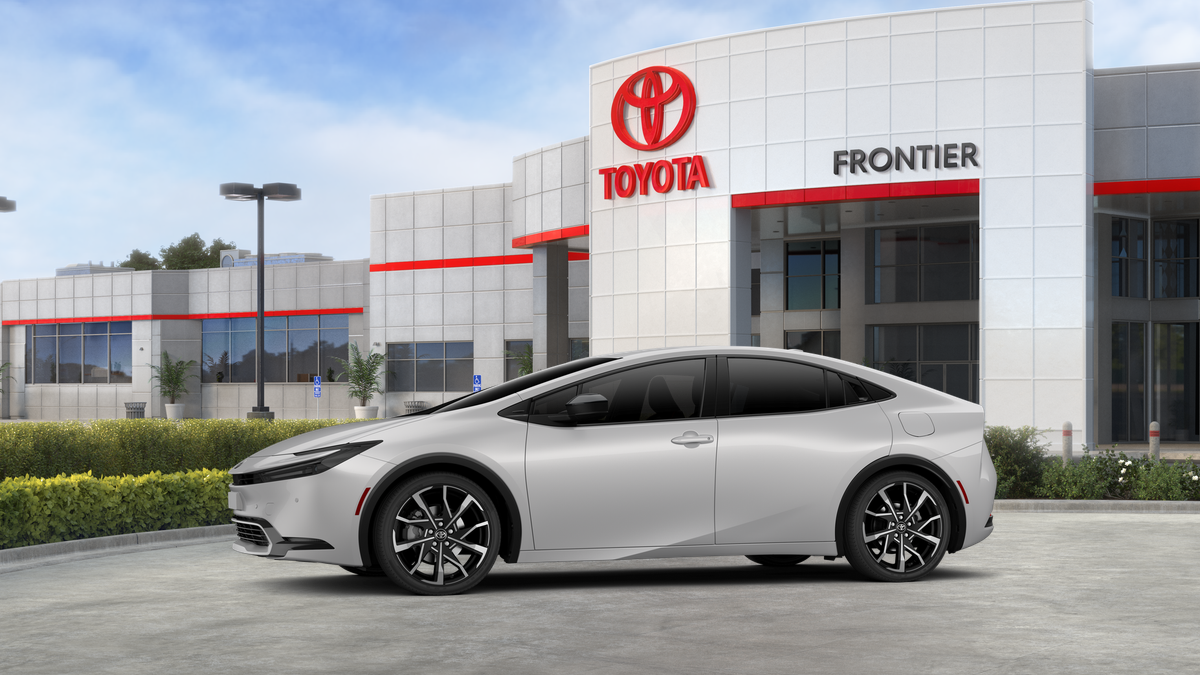 Prius Plug-in Hybrid XSE 2.0L 4-Cyl. ECVT FWD [2]
