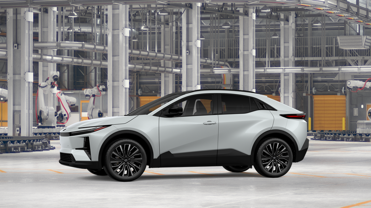 New 2027 Wind Chill Pearl <sup>1</sup> Toyota  XSE image 5