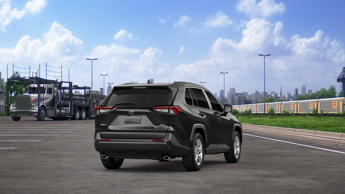 2025 Toyota RAV4 XLE photo 9