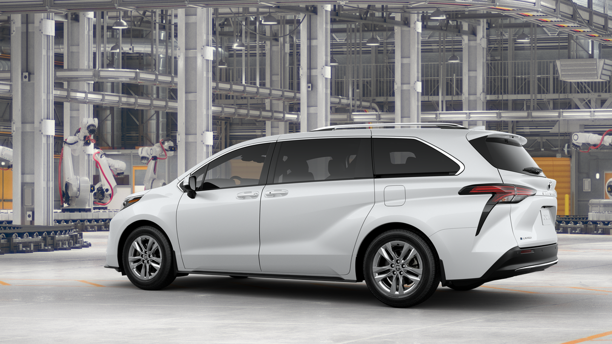 2025 Toyota Sienna Limited photo 7