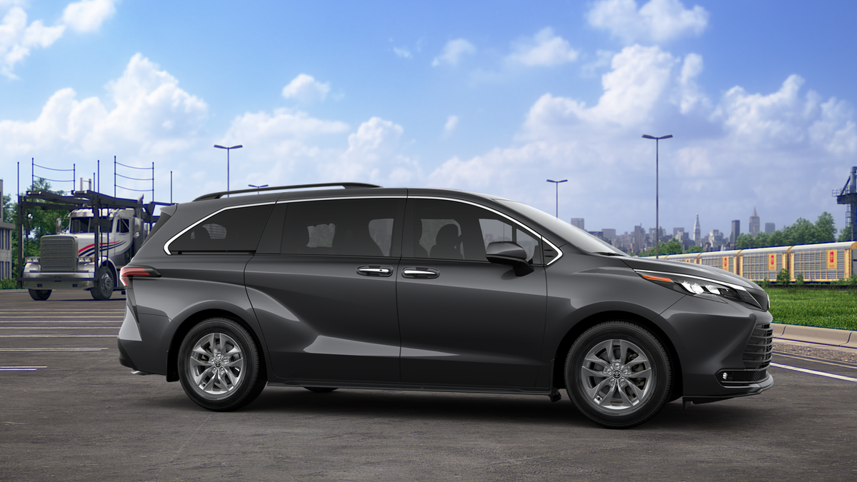 2025 Toyota Sienna XLE photo 18
